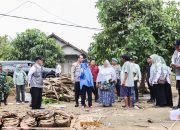 Bupati Pesawaran Turun Langsung Tinjau Dampak Puting Beliung di Tegineneng